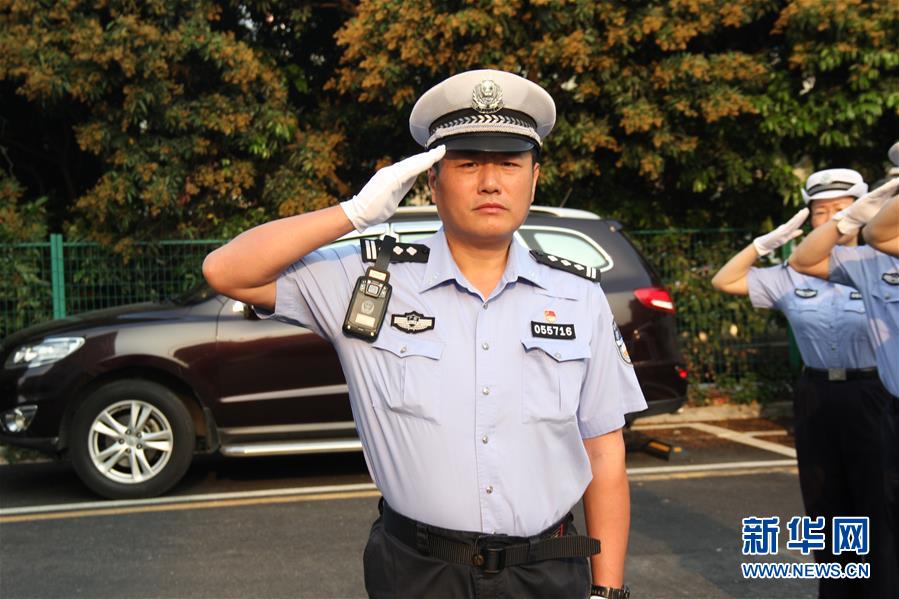 （中国网事·感动2019·图文互动）（1）深圳交警刘海峰：平凡英雄不平凡