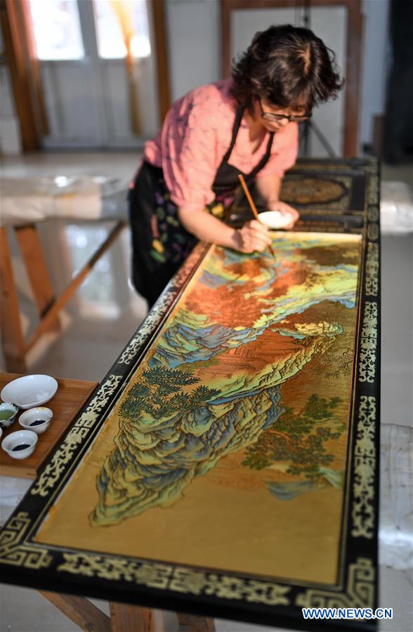 CHINA-BEIJING-GOLD INLAID LACQUER INHERITOR (CN)