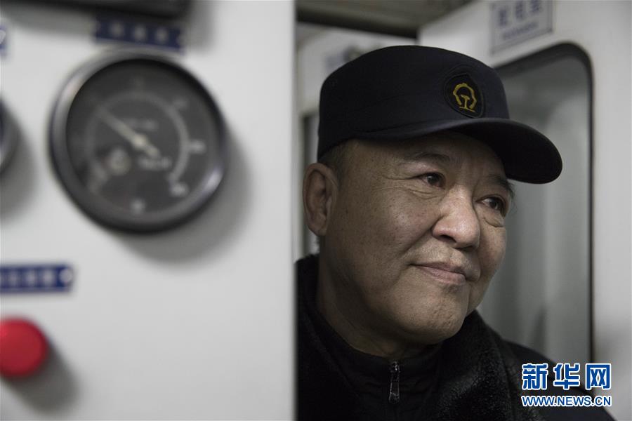 （新春走基层·图文互动）（4）特写：一个“极地列车医生”最后的春运