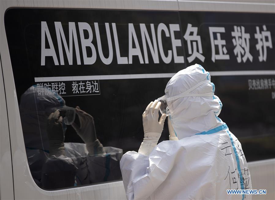 (FOCUS)CHINA-HUBEI-WUHAN-COVID-19-TRANSFERRING TEAM (CN)