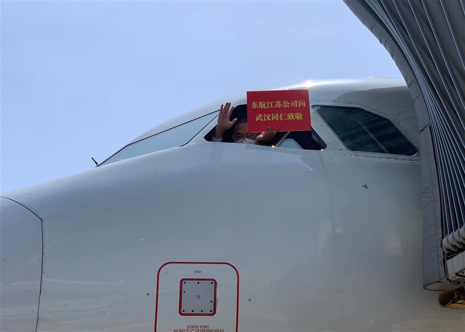 First batch of medics head home from Wuhan
