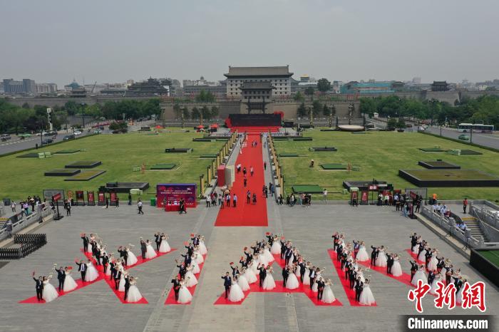 “最美战疫情侣”2020西安大型公益集体婚礼举行