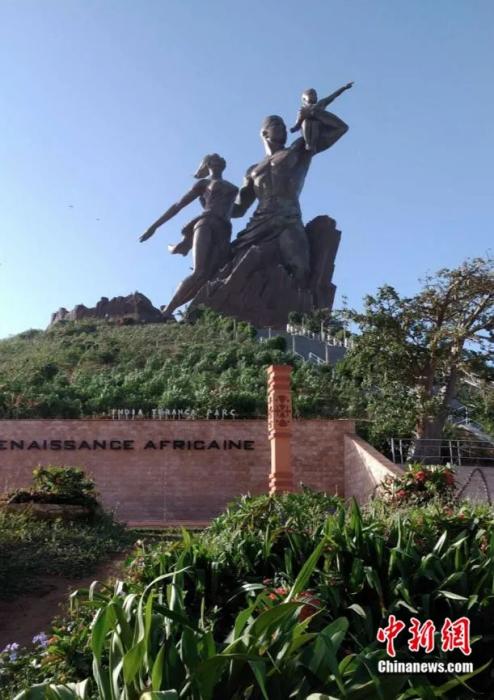 塞内加尔非洲解放纪念碑。受访者供图