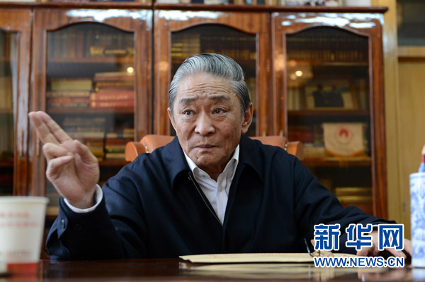 热地接受新华社记者专访（2015年8月14日摄）。 新华社记者 觉果 摄