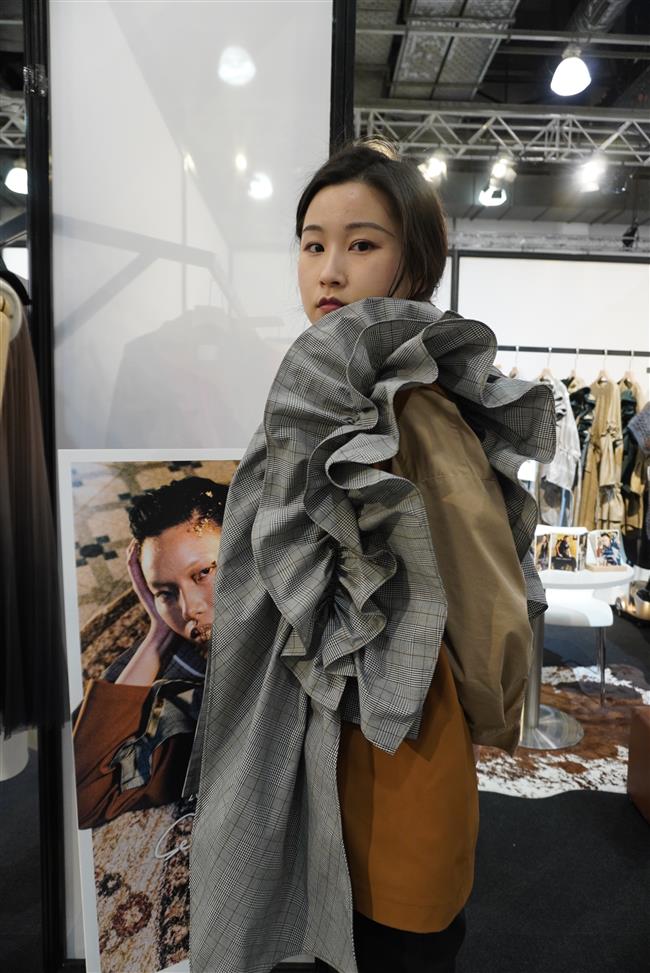 Fashion brands go online to beat pandemic